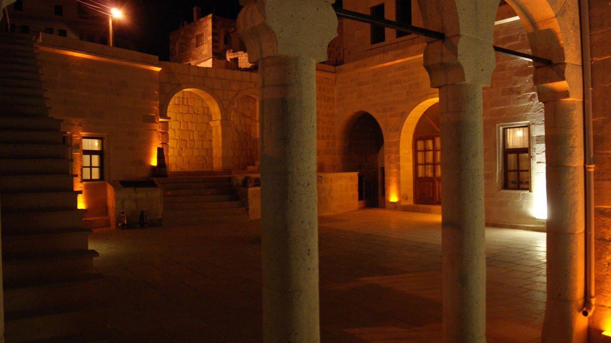 Sinasos Palace Cave Hotel Urgup Exterior photo
