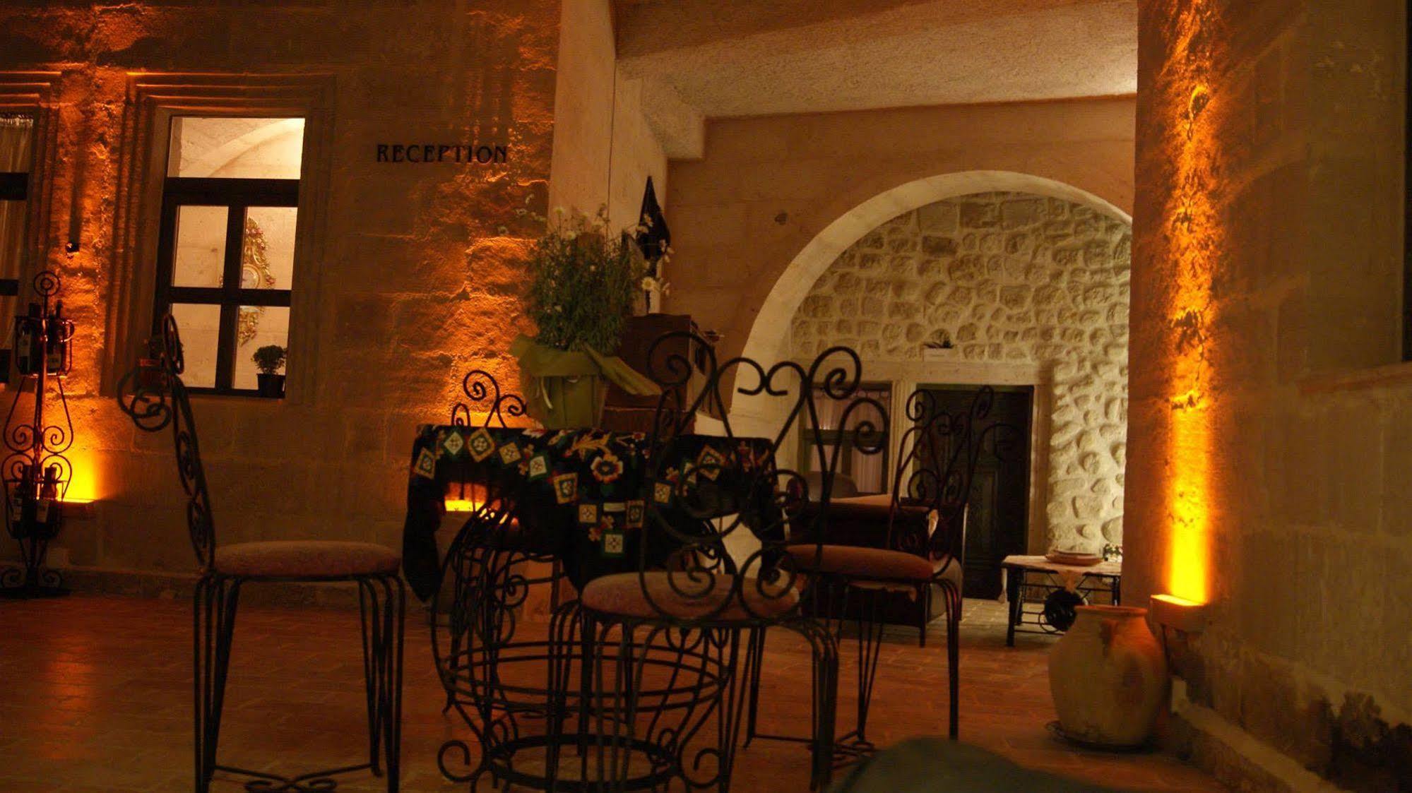 Sinasos Palace Cave Hotel Urgup Exterior photo