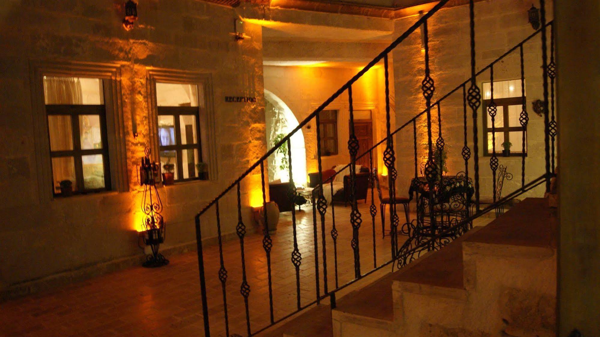 Sinasos Palace Cave Hotel Urgup Exterior photo